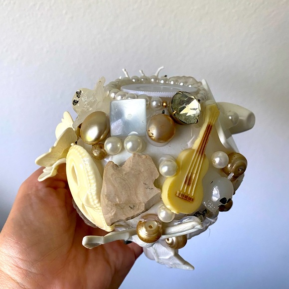 One of a kind white ornament - Picture 12 of 17